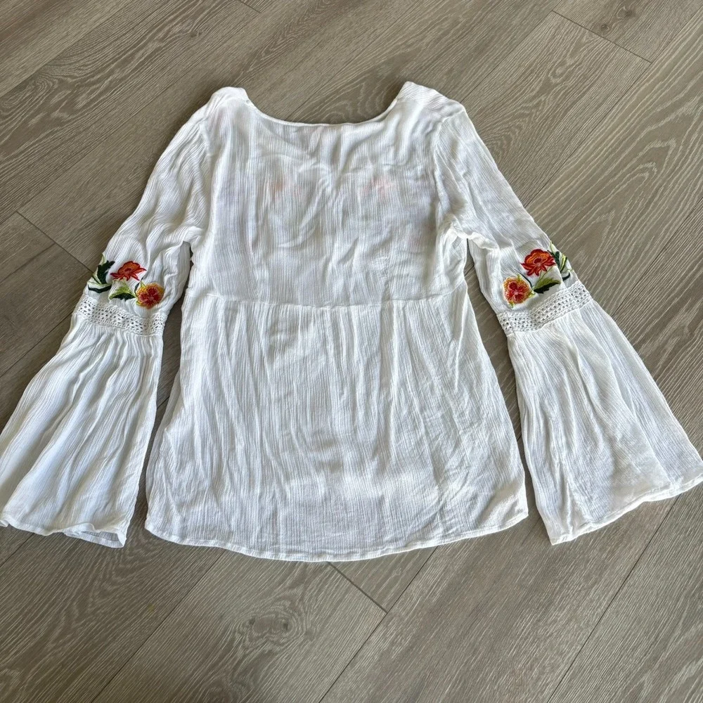 Kyra Anthropologie Womens White Embroidered Flower Bell Sleeve Top Size L - Picture 6 of 16